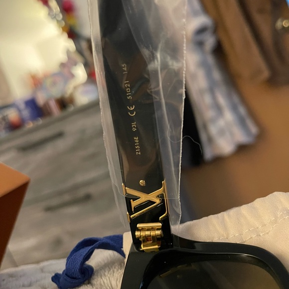 Louis Vuitton Cat Eye Sunglasses - Picture 8 of 12